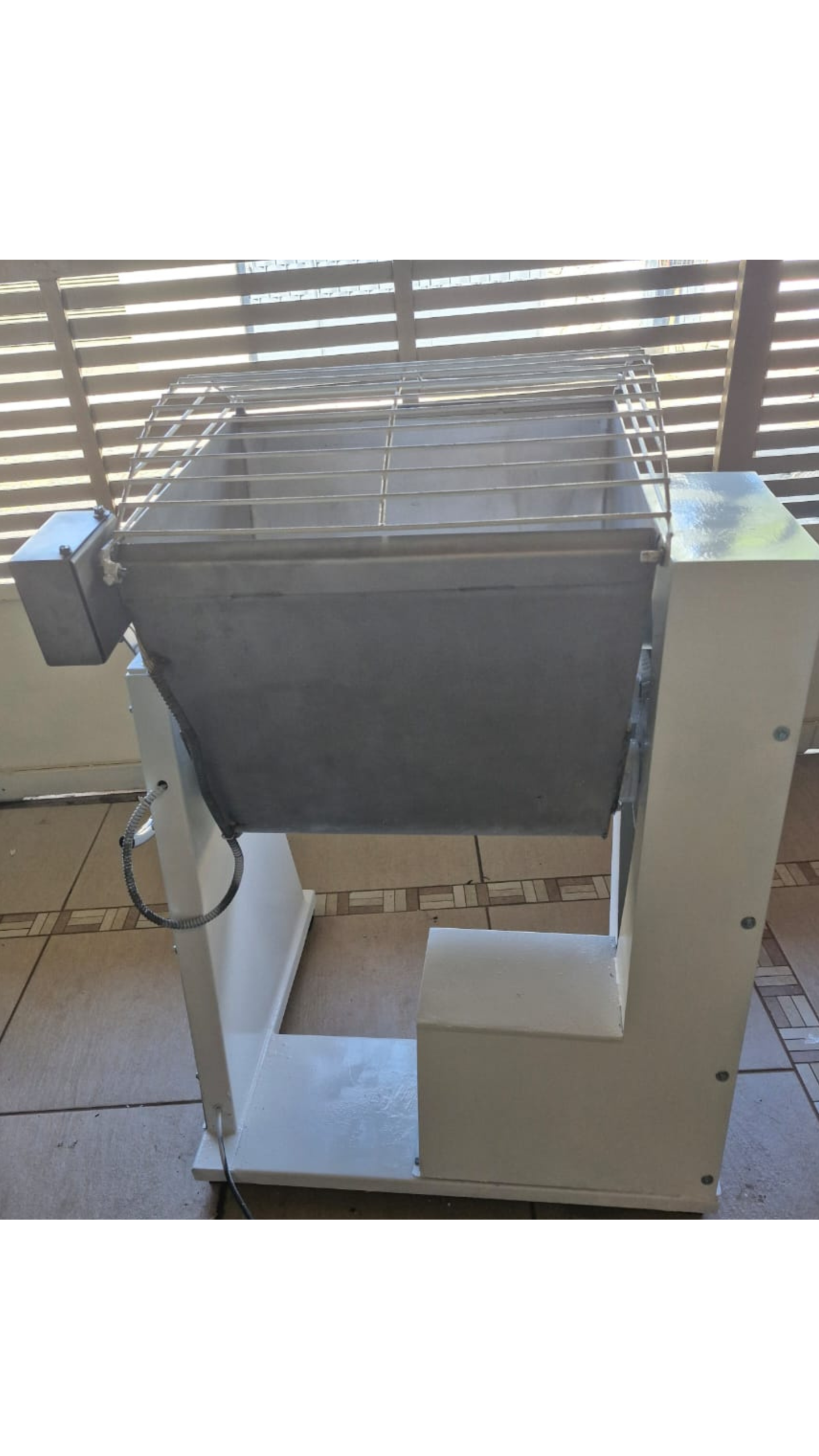 Foto real 4 — Masseira Gastromaq 60kg (ambiente real)